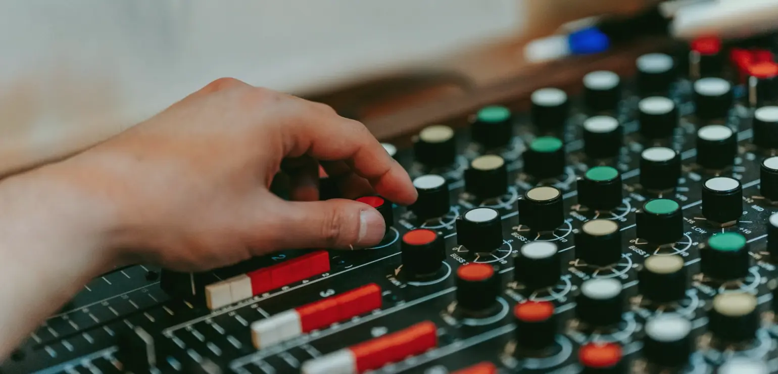 Scen eller festivalfält: var är det lättast att lära sig livesändning?